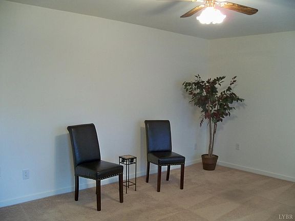 3rd image of 114 E Cadbury Dr