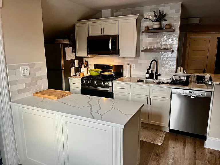 65 Thoma Ave #2 — Photo 2