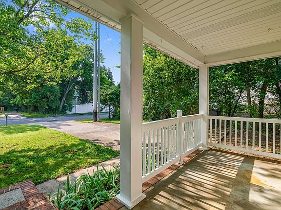 5th image of 2545 Oak Hill Dr