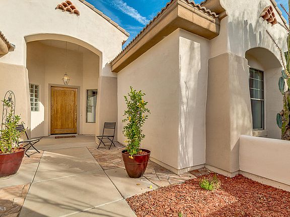 3rd image of 1716 E Carob Dr