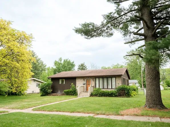 1110 Vine St, Wisconsin Dells, WI 53965