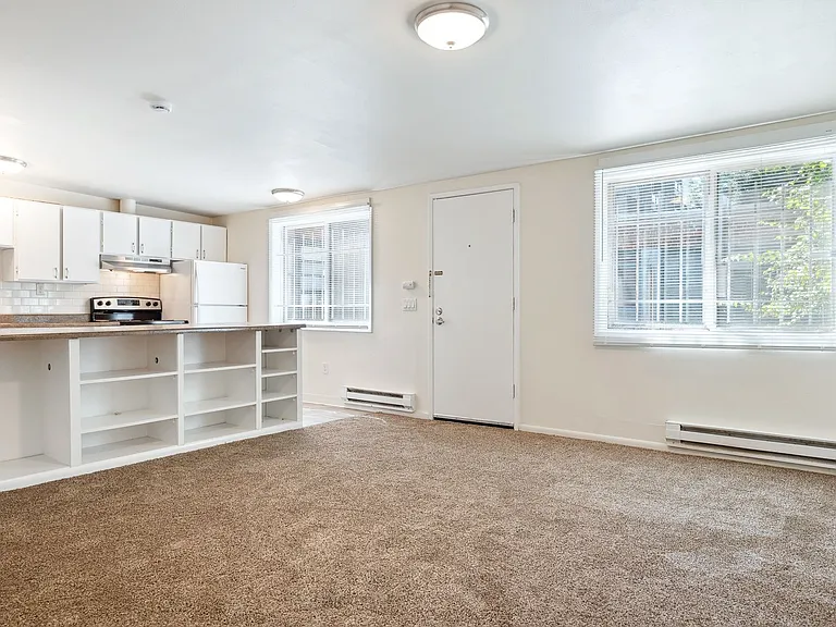 100 W Olympic Pl — Photo 13