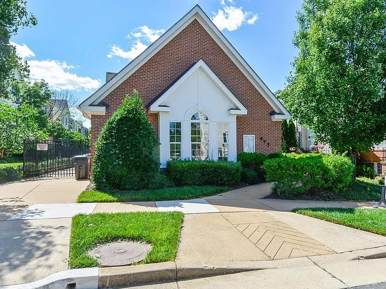 5806 Pearson Ln — Photo 4