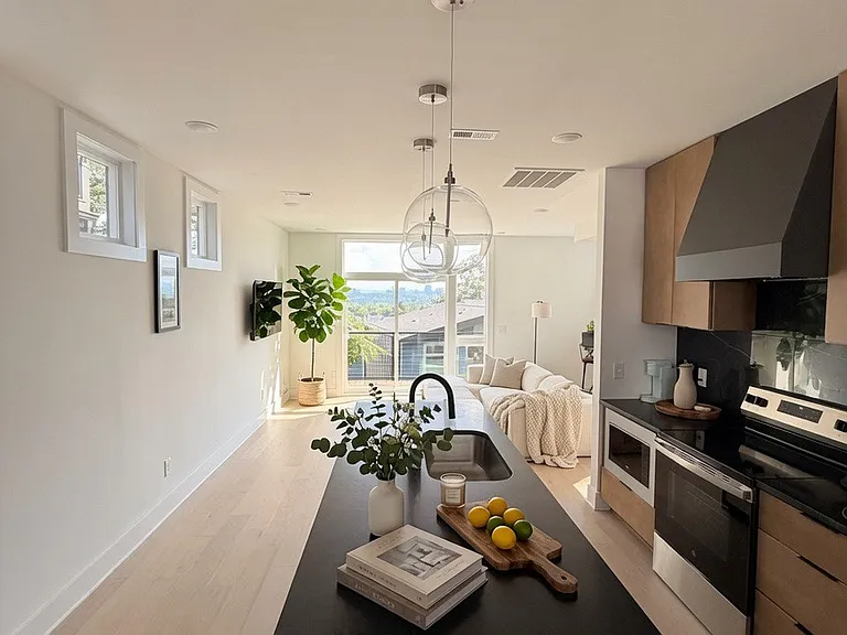 3014 Edwin Cir — Photo 2