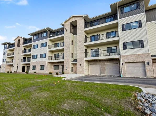 2034 W 75th Pl #27, Merrillville, IN 46410