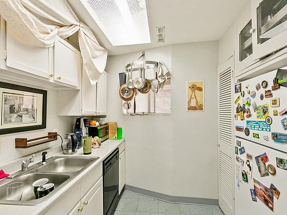 3rd image of 3-756 N Ogden St #3