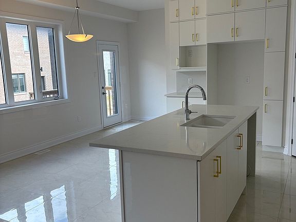 4th image of 15 Keyworth Cres