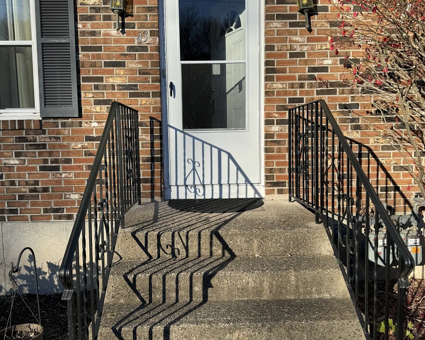 3 bed, 1.5 bath, 1300 sqft, $1,975 — Photo 2