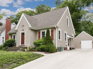 1600 Wildwood Dr NE, Cedar Rapids, IA 52402