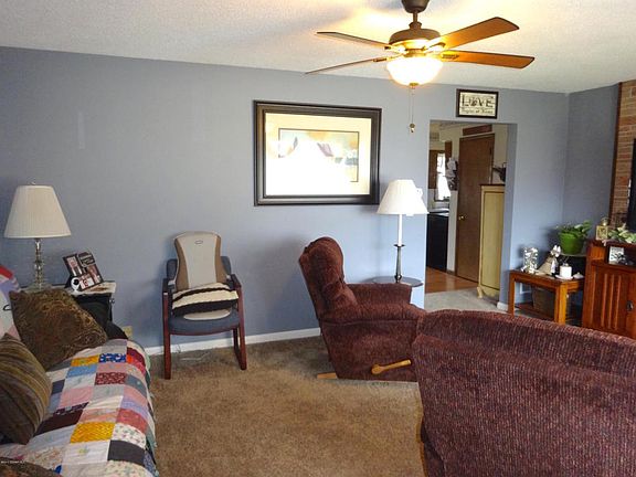 3rd image of 710 Amelia Pl