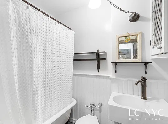 Sold by Keller Williams NYC | media 7