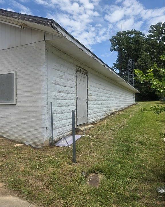 2nd image of 127 College St