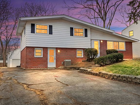 2nd image of 657 Lomond Dr