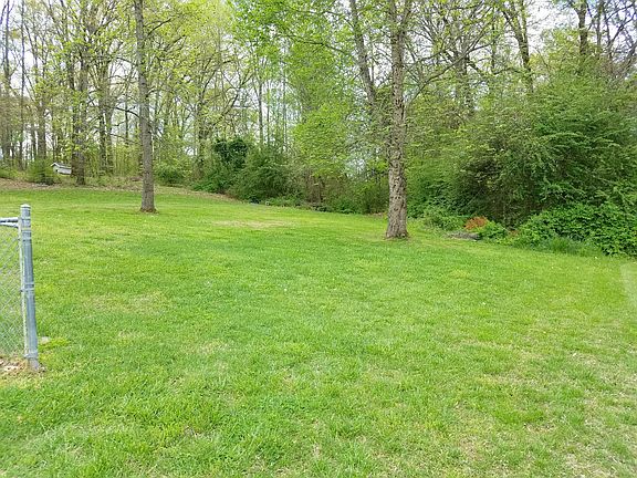 5th image of 106 Rolling Meadow Dr