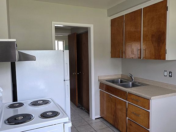 4th image of 5909 N Wayne Rd