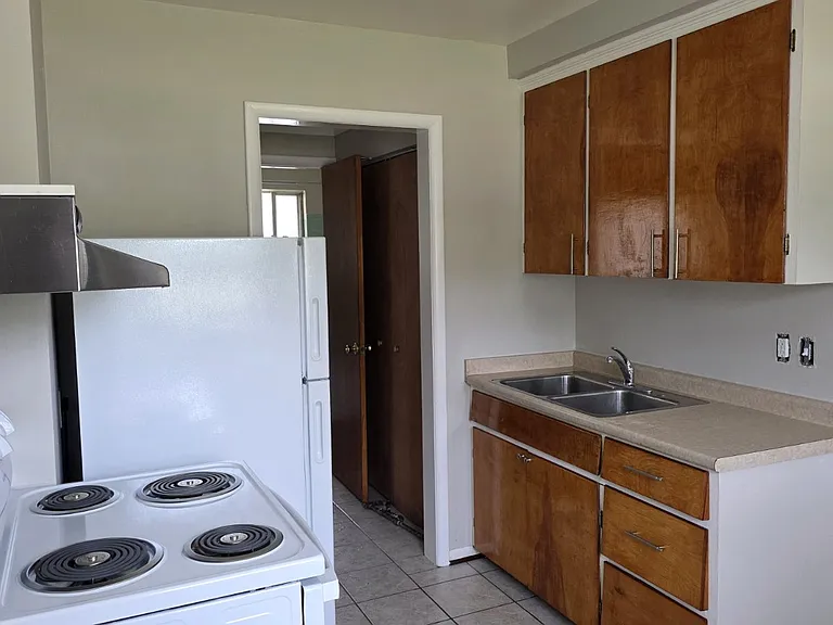 5909 N Wayne Rd — Photo 4