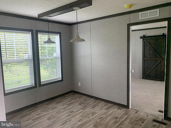 5th image of 72 Oliver Dr