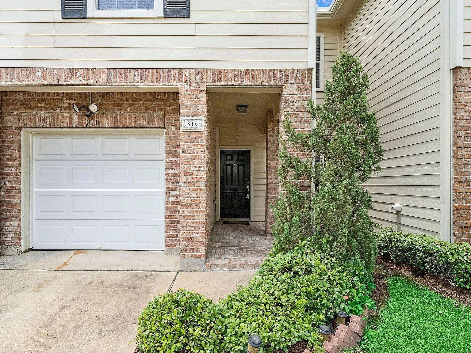2 bed, 2.5 bath, 1160 sqft, $2,100 — Photo 3