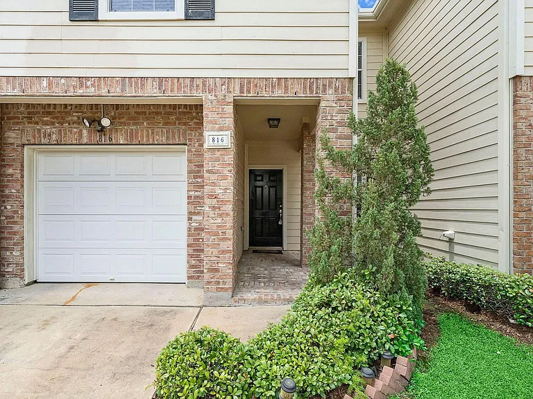 816 Sterling Creek Cir — Photo 3