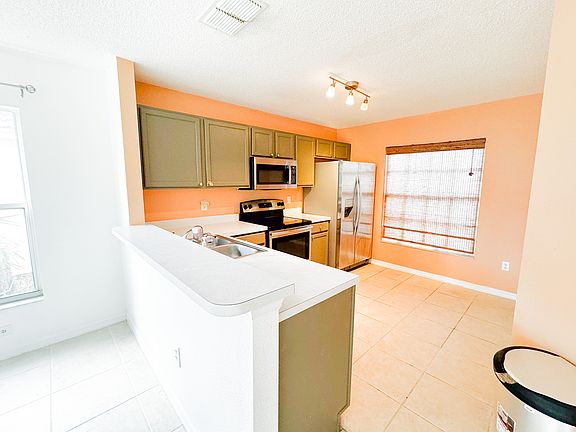 3rd image of 2423 Saint Augustine Blvd