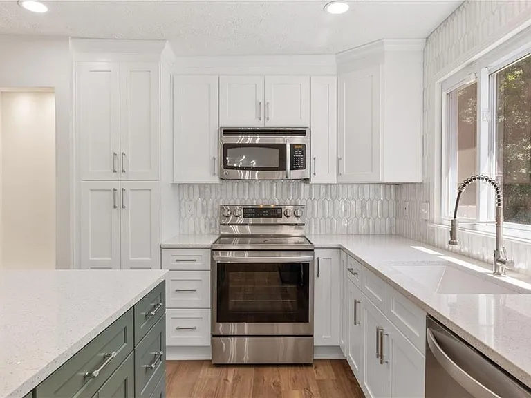 472 Barnesdale Dr — Photo 17