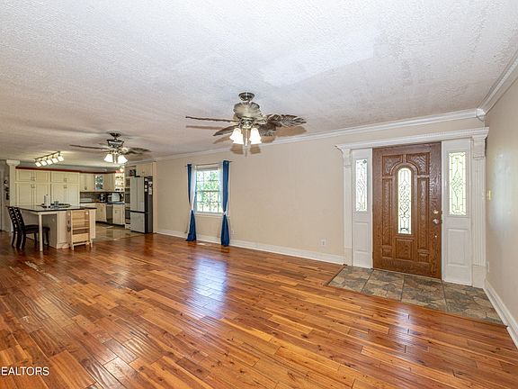 4th image of 308 W Beaver Creek Dr