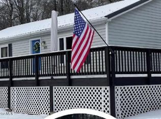 909 Maple Acre Rd, Sterling, PA 18463