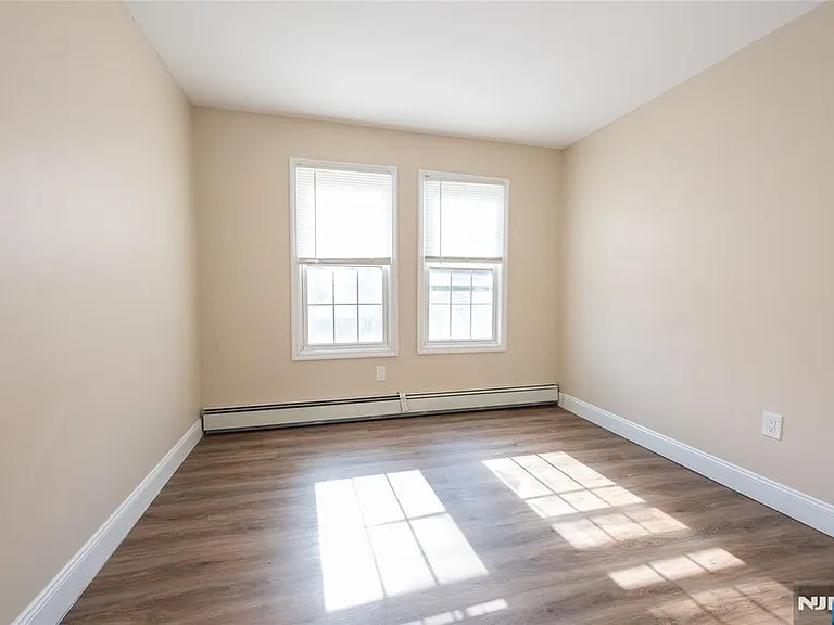238 Van Ave — Photo 23