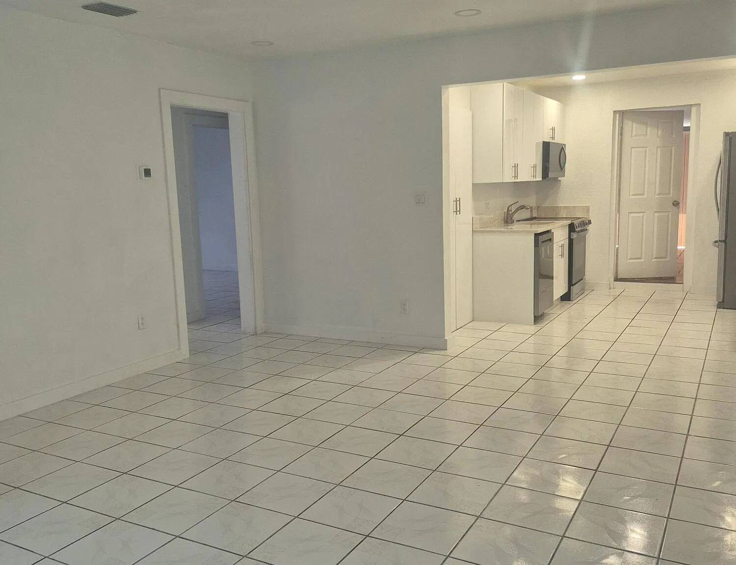 3 bed, 1.0 bath, 1554 sqft, $3,000 — Photo 4