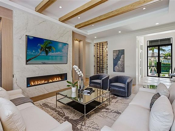 4th image of 529 Neapolitan WAY