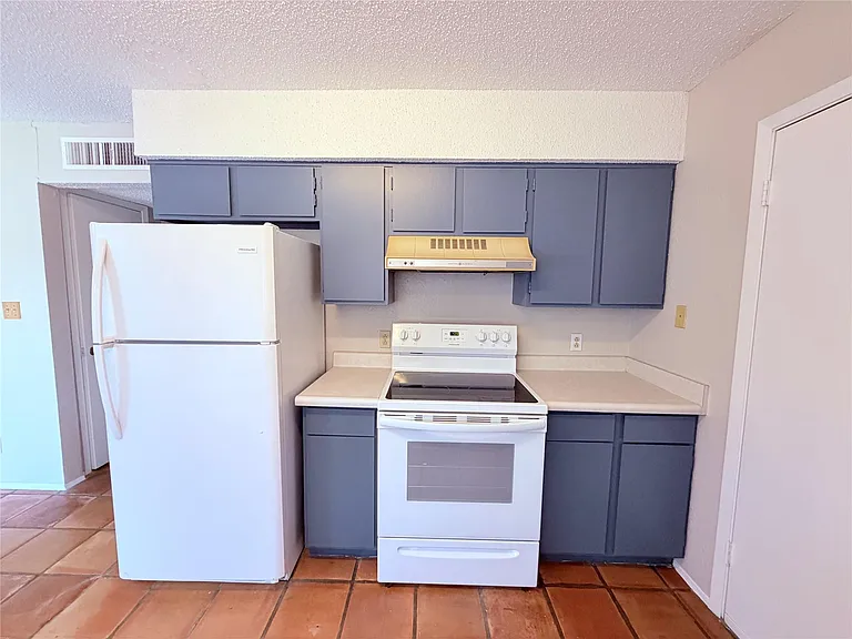 9611 Blue Creek Ln — Photo 15