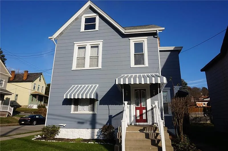 2820 Center St photo 1