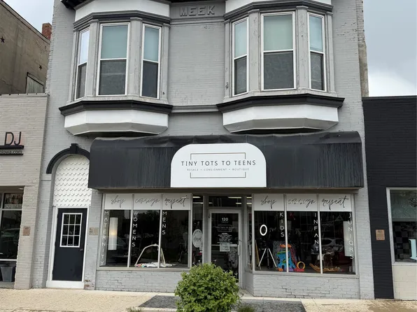 120 N Howard St, Indianola, IA 50125