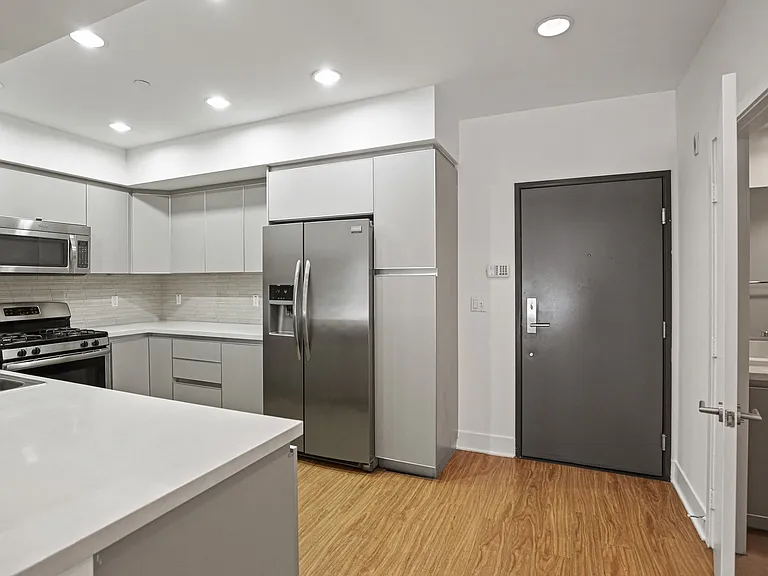 Full-Size Open-Concept Kitchen