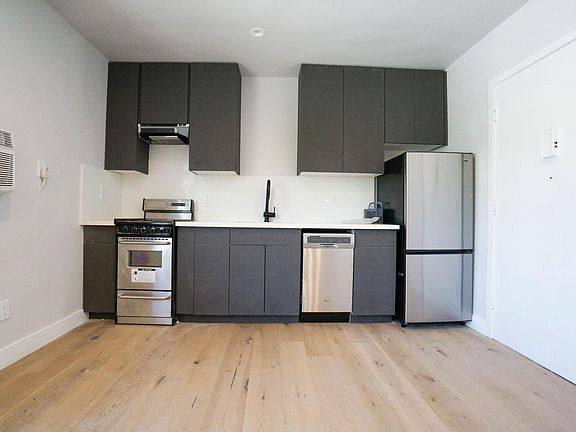 3rd image of 1831 Colby Ave APT 6