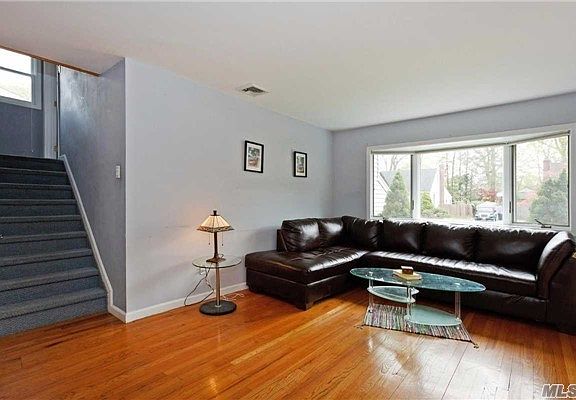 2nd image of 5 Quebec Dr