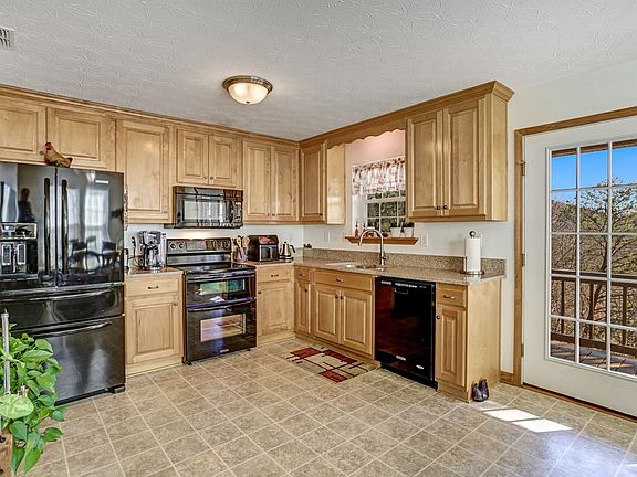 5th image of 365 Downings Creek Ln