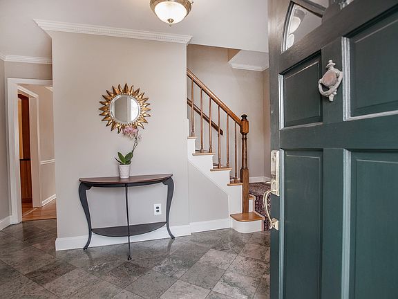 4th image of 62 Danvers Ln