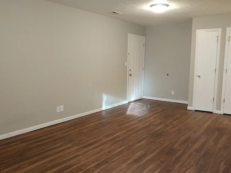 518 Jefferson St — Photo 6