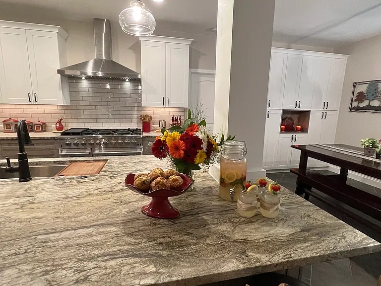 702 Easton Dr — Photo 6