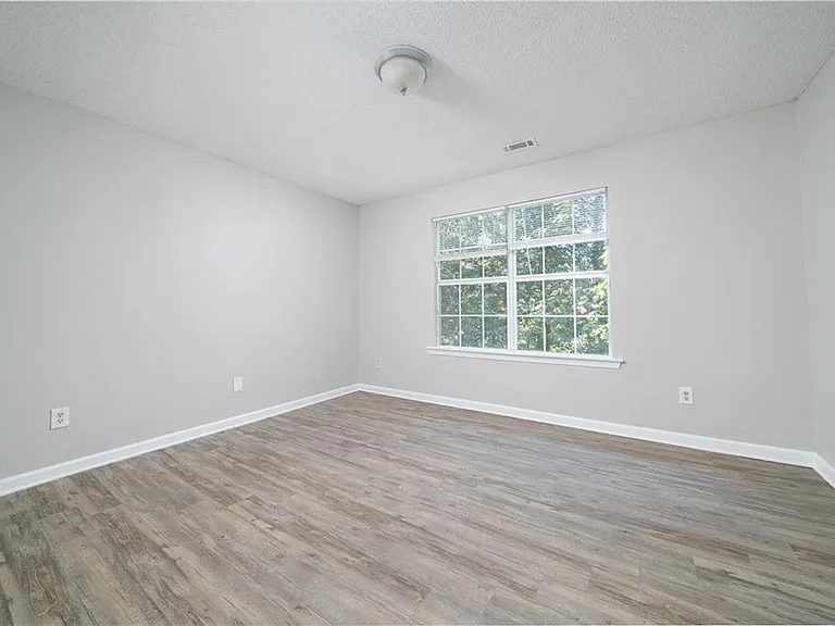 7683 Creekside Ln — Photo 14