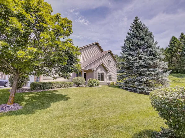 18475 Brookfield Lake Dr, Brookfield, WI 53045