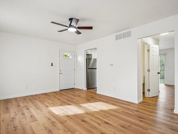 5th image of 3062-3064 Rotunda Ct N #3062