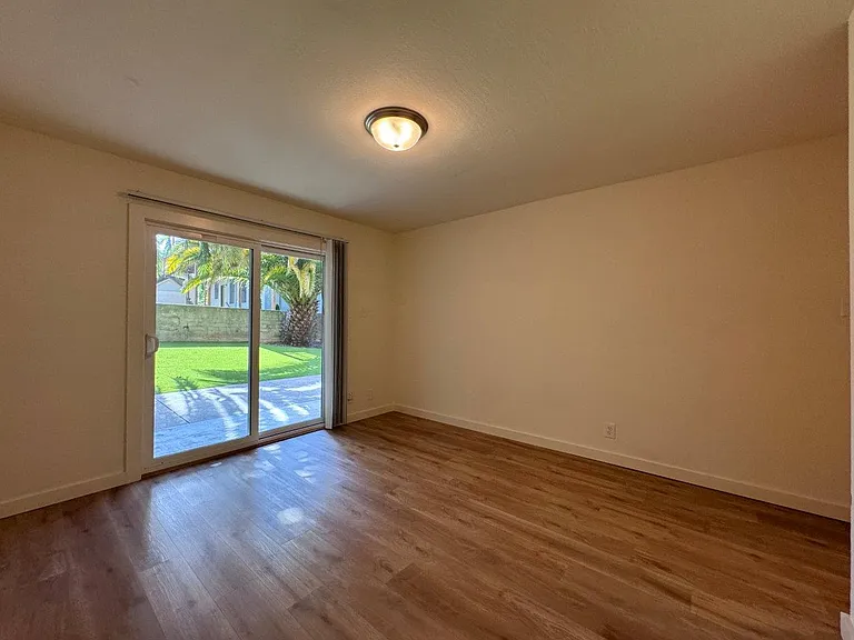 1555 Oxford Street — Photo 17
