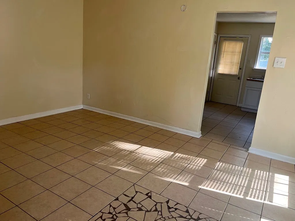 1602_04 Duncan Avenue - 1602 — Photo 3