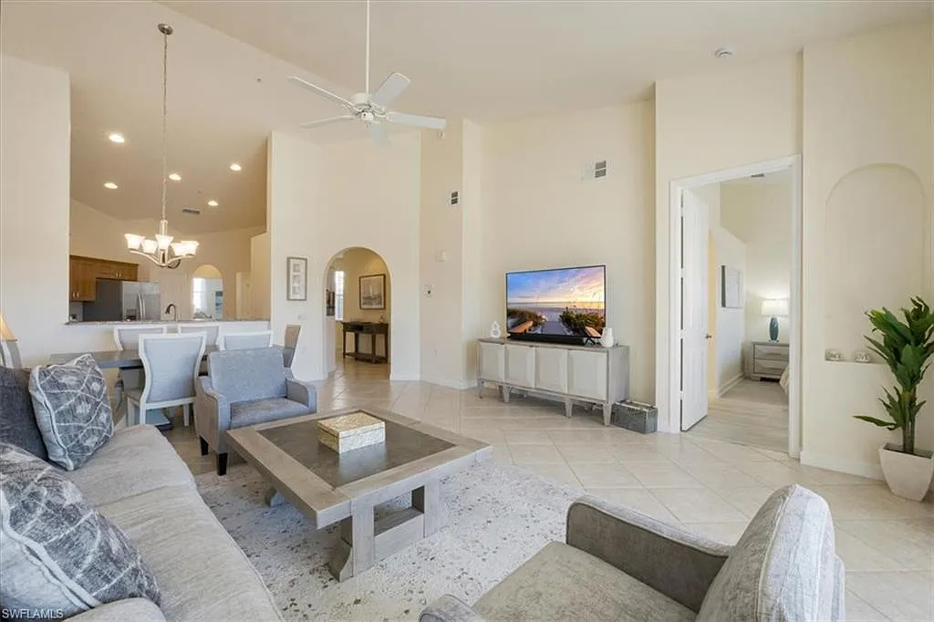 3 bed, 2.5 bath, 1818 sqft, $3,200 — Photo 3