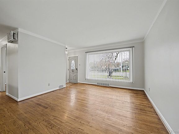 4th image of 8031 Pardee Rd