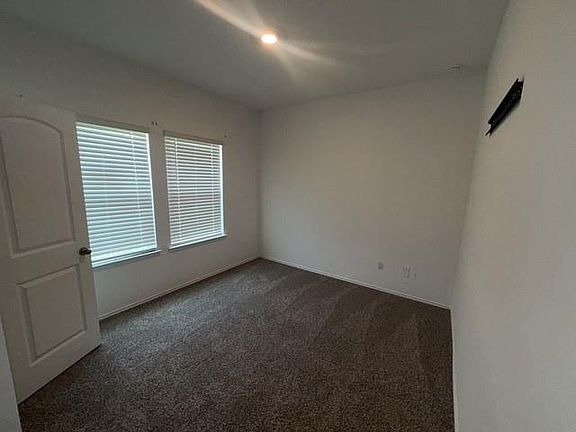 4th image of 426 Blanco Ln