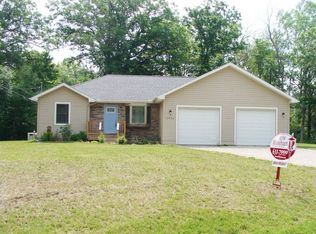 2526 N Marvin Dr, Sanford, MI 48657