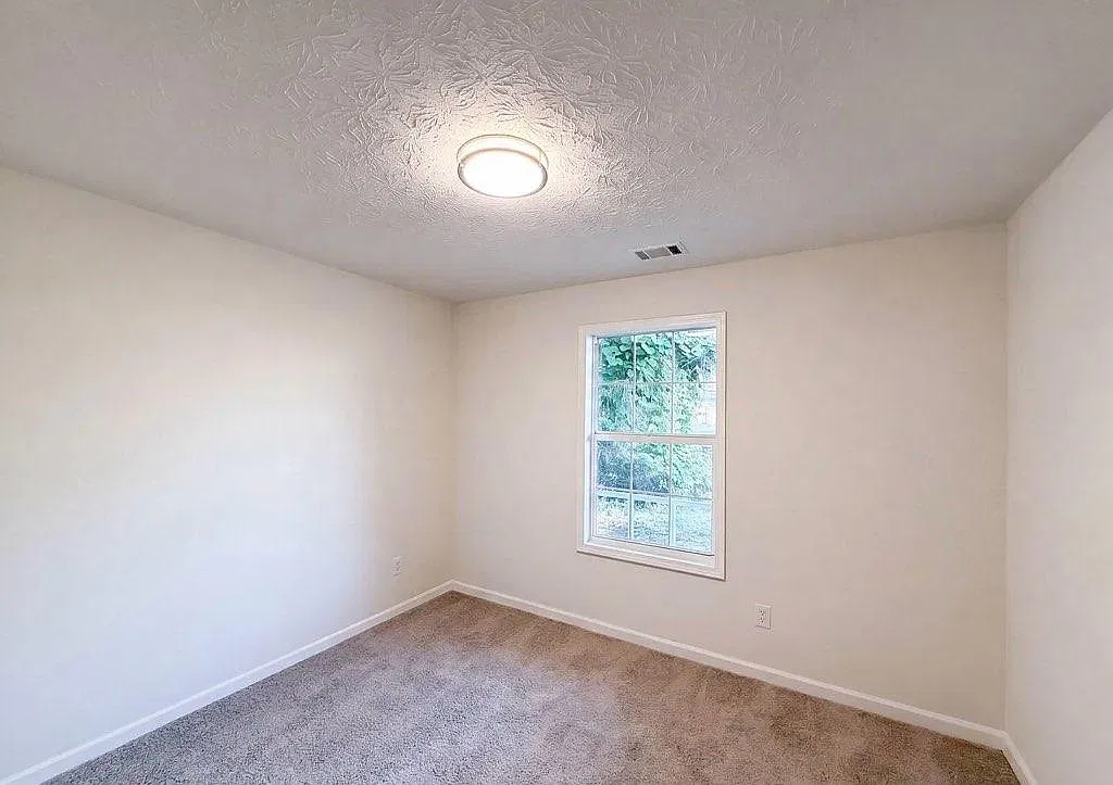 3 bed, 1390 sqft, $1,710 — Photo 3